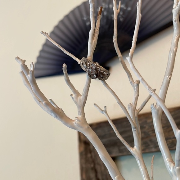 Sterling silver ring with small lab diamond accents - Picture 2 of 4